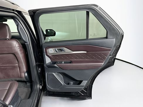 Used 2025 Ford Explorer Platinum w/ LUX Leather Package image 33