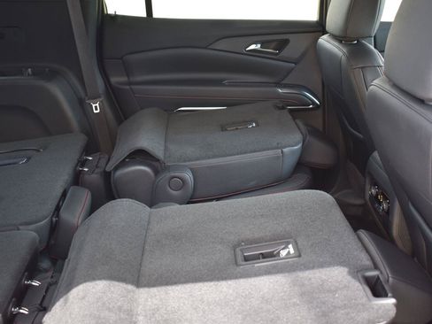 Used 2025 Chevrolet Traverse Z71 w/ Driver Confidence Package AWD/4WD image 70