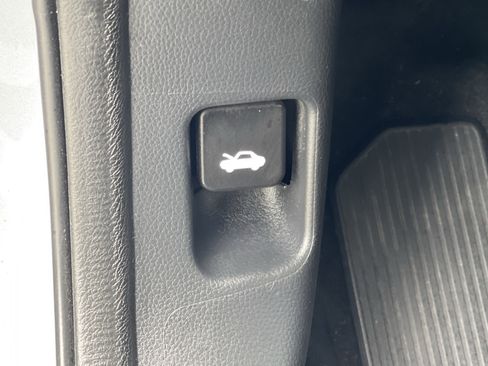 Certified 2018 Honda Accord LX image 25