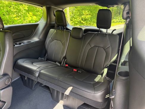 New 2026 Chrysler Pacifica Select image 17