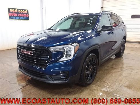 Used 2023 GMC Terrain SLE w/ Driver Convenience Package image 3