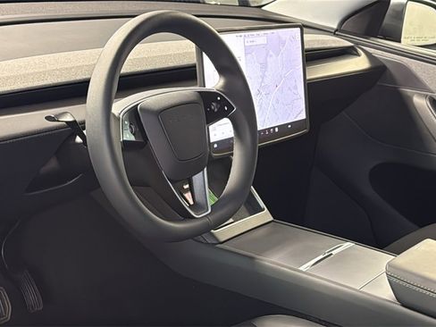 Used 2026 Tesla Model Y 2WD image 27