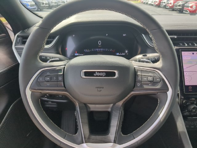 Used 2025 Jeep Grand Cherokee Limited RWD image 33