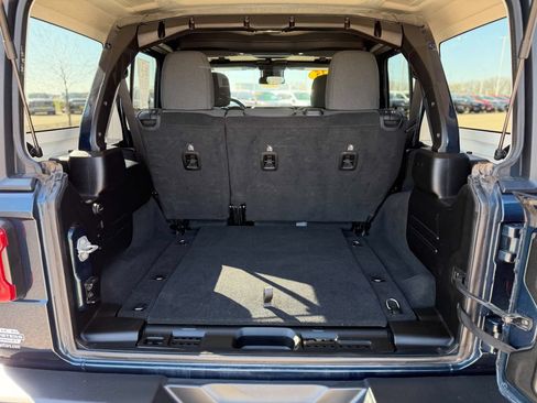 Used 2025 Jeep Wrangler Unlimited Rubicon AWD/4WD image 15