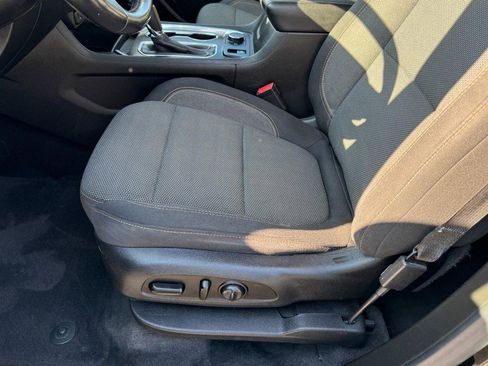 Used 2020 Chevrolet Traverse LT image 19