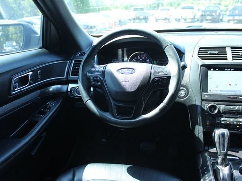 Used 2018 Ford Explorer XLT w/ Equipment Group 202A FWD image 30