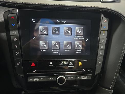 Certified 2025 INFINITI QX50 Luxe w/ Accent Package image 22