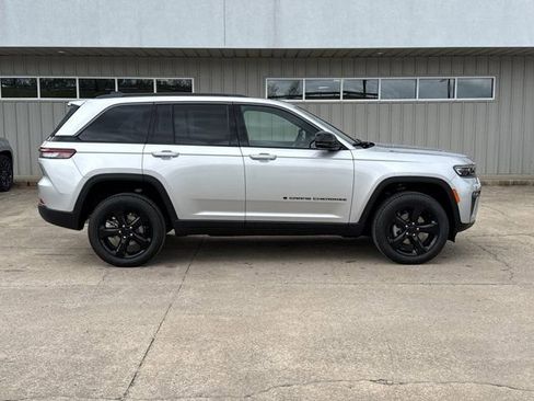New 2026 Jeep Grand Cherokee Limited AWD/4WD image 2