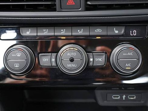 Used 2024 Volkswagen Jetta SE FWD image 19