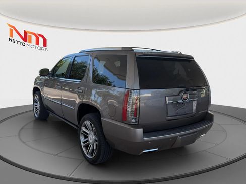 Used 2014 Cadillac Escalade Premium RWD image 3