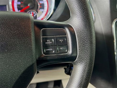 Used 2019 Dodge Grand Caravan SE w/ UConnect Hands-Free Group image 17