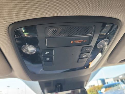 Used 2022 Kia Carnival LX image 22