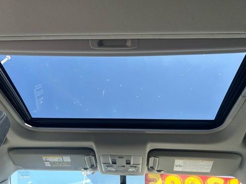 Used 2015 Toyota RAV4 XLE FWD image 16