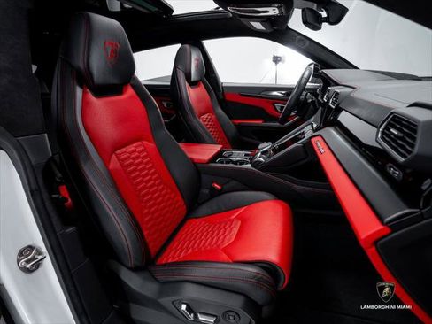 Used 2022 Lamborghini Urus AWD/4WD image 43