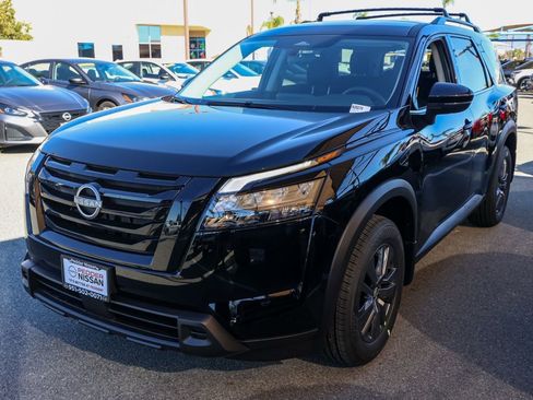 New 2025 Nissan Pathfinder SV image 8