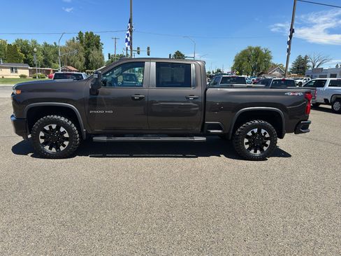 Used 2020 Chevrolet Silverado 2500 Custom w/ Custom Value Package AWD/4WD image 2