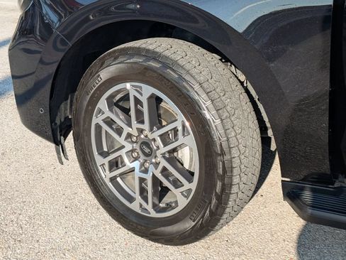 Used 2025 Ford Expedition Active AWD/4WD image 30