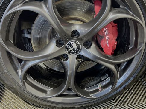 Used 2019 Alfa Romeo Giulia w/ Nero Edizione image 14