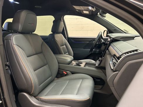 Used 2024 GMC Acadia AT4 w/ Luxury Package AWD/4WD image 12