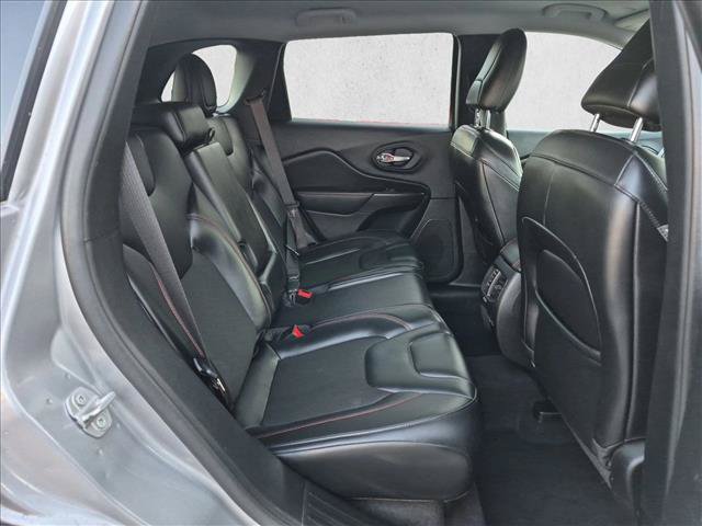 Used 2021 Jeep Cherokee Trailhawk w/ Technology Group AWD/4WD image 18