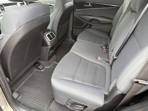 Used 2016 Kia Sorento L FWD image 29
