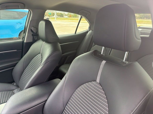 Used 2018 Toyota Camry SE FWD image 9