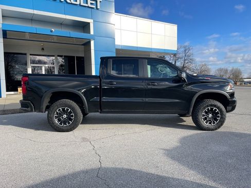 Used 2025 Chevrolet Silverado 1500 ZR2 w/ Technology Package image 9