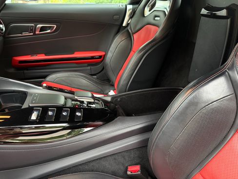 Used 2020 Mercedes-Benz AMG GT Roadster image 17
