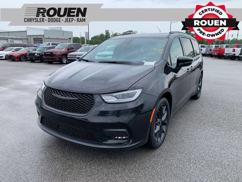 Used 2025 Chrysler Pacifica Limited FWD image 1