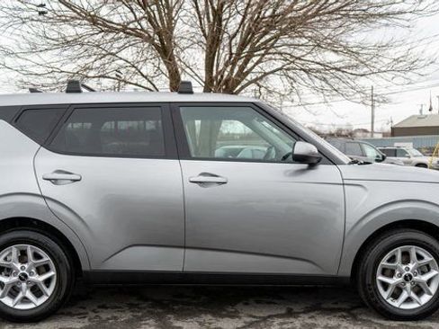 Used 2024 Kia Soul LX w/ Option Group 015 FWD image 5