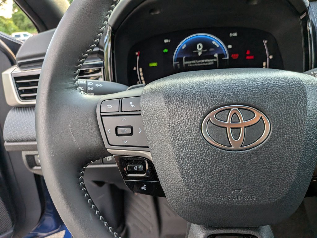 Used 2026 Toyota Camry SE FWD image 14