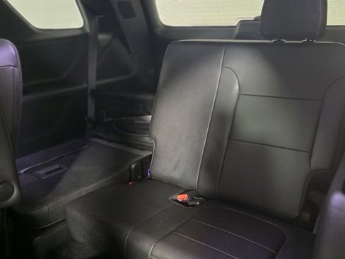 Used 2022 Chevrolet Traverse LT w/ Midnight/Sport Edition image 27