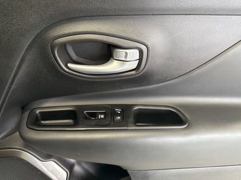 Used 2023 Jeep Renegade Latitude image 50