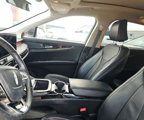 Used 2023 Lincoln Nautilus Reserve AWD/4WD image 3