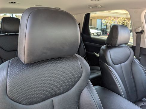 Used 2024 Hyundai Palisade SEL FWD image 3