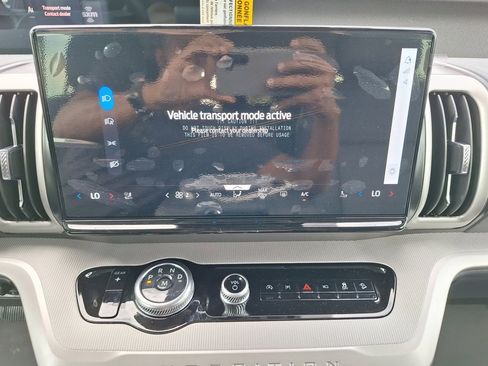 New 2025 Ford Expedition Active image 10