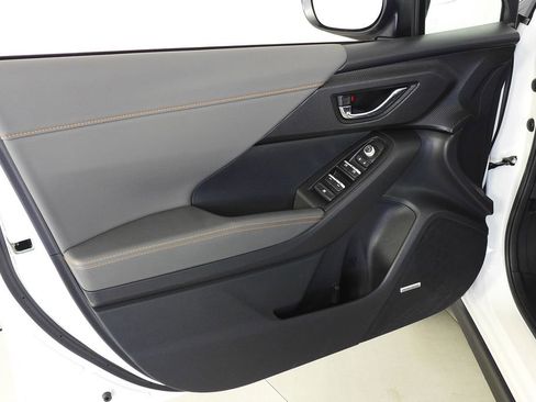 Certified 2025 Subaru Crosstrek 2.5i Limited w/ Crosstrek Mirror Package image 11