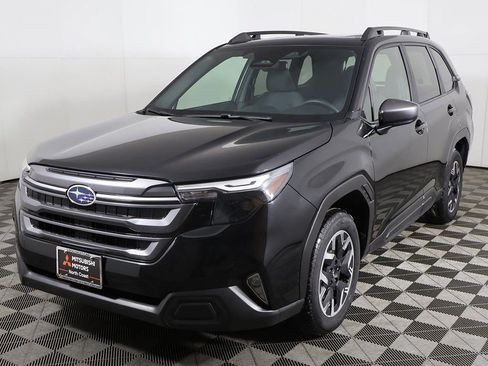 Used 2025 Subaru Forester Premium image 8
