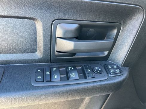 Used 2024 RAM 2500 Tradesman w/ Chrome Appearance Group image 17