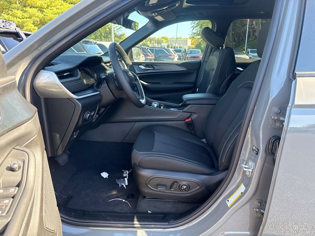 New 2027 Jeep Grand Cherokee Laredo X AWD/4WD image 15