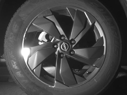 Used 2025 Nissan Rogue SV FWD image 15