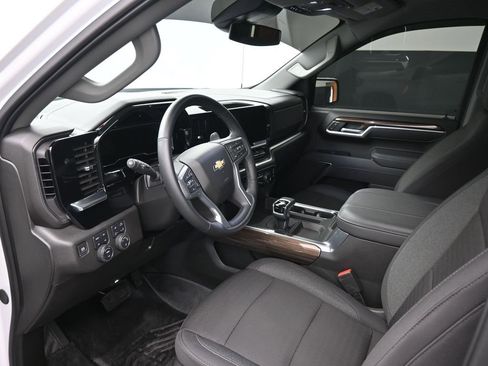 Used 2025 Chevrolet Silverado 1500 LT w/ Z71 Off-Road Package image 18