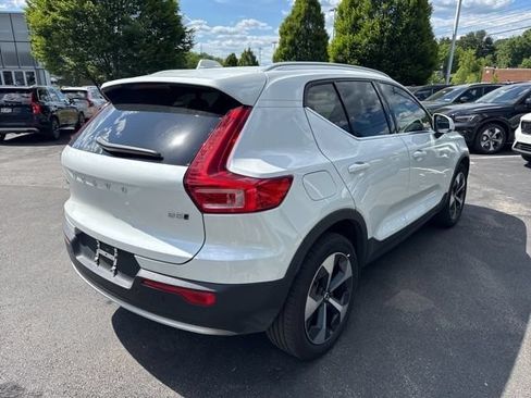 Used 2023 Volvo XC40 B5 Plus w/ Climate Package AWD/4WD image 6