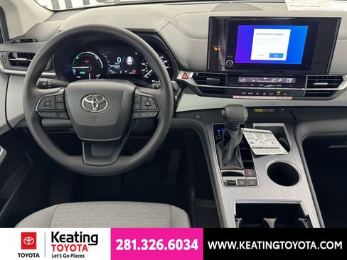 New 2026 Toyota Sienna LE FWD image 8