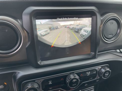 Used 2023 Jeep Wrangler Sport S image 27