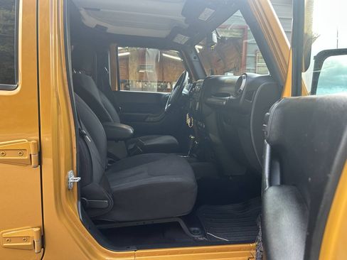 Used 2014 Jeep Wrangler Unlimited Sport w/ Quick Order Package 24S AWD/4WD image 21