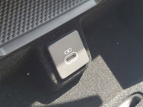 New 2025 Land Rover Range Rover SE image 22