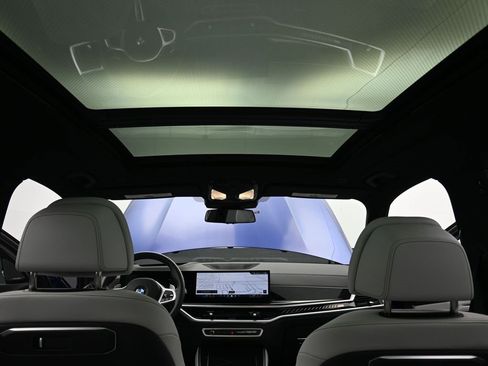 Used 2025 BMW X5 M60i image 18