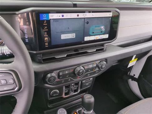 New 2025 Jeep Gladiator Sport image 27