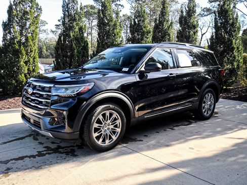 Used 2025 Ford Explorer Active w/ Active Comfort Package AWD/4WD image 7